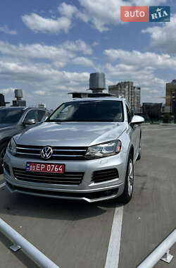 Позашляховик / Кросовер Volkswagen Touareg 2014 в Києві