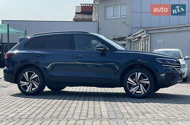 Внедорожник / Кроссовер Volkswagen Touareg 2018 в 