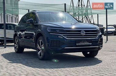 Внедорожник / Кроссовер Volkswagen Touareg 2018 в 
