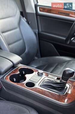 Внедорожник / Кроссовер Volkswagen Touareg 2010 в 