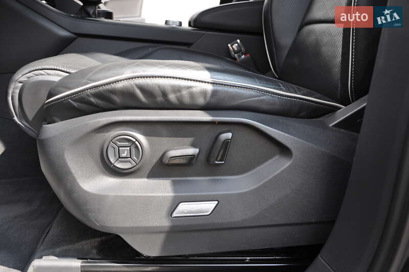 Внедорожник / Кроссовер Volkswagen Touareg 2018 в Одессе