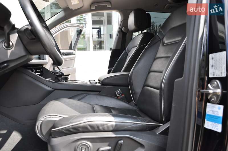 Внедорожник / Кроссовер Volkswagen Touareg 2018 в Одессе