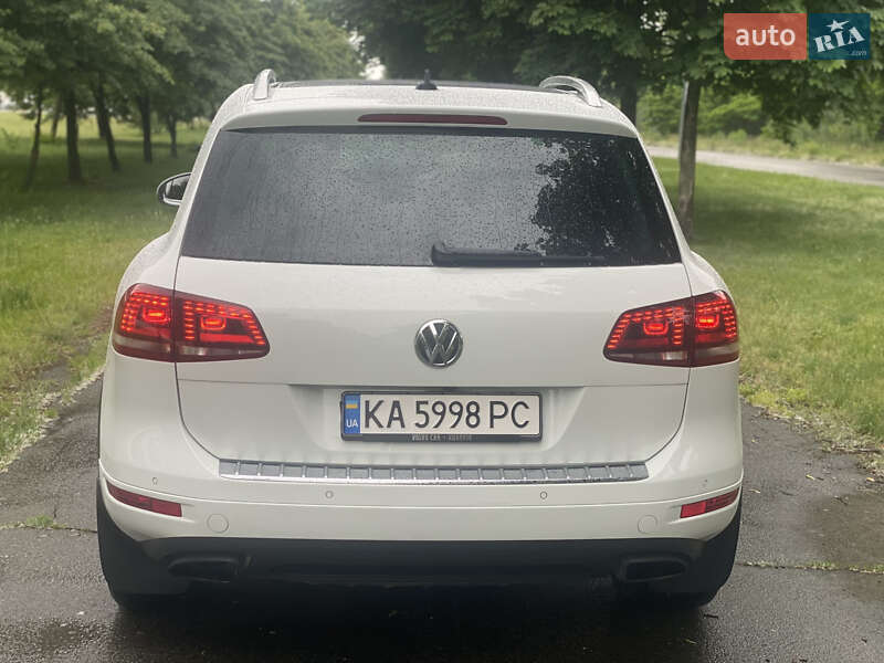 Позашляховик / Кросовер Volkswagen Touareg 2013 в Києві