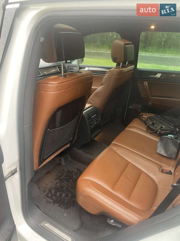 Позашляховик / Кросовер Volkswagen Touareg 2013 в Києві