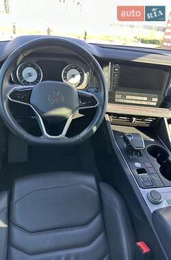 Внедорожник / Кроссовер Volkswagen Touareg 2021 в 