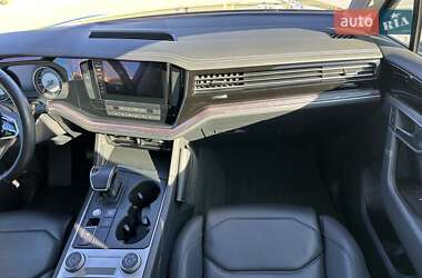 Внедорожник / Кроссовер Volkswagen Touareg 2021 в 