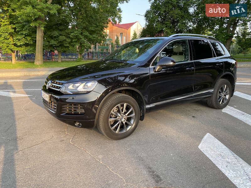 Внедорожник / Кроссовер Volkswagen Touareg 2013 в Виннице