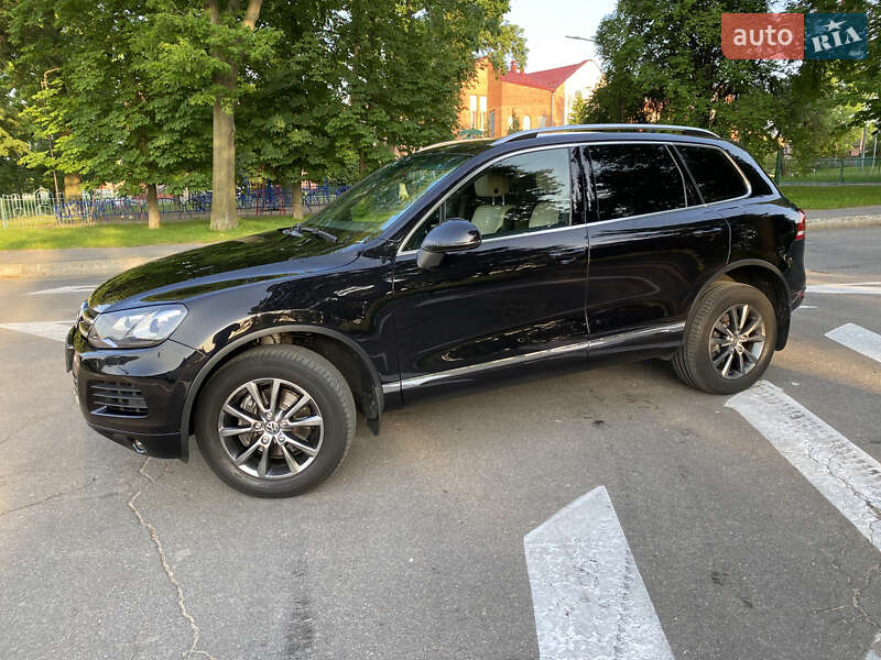Внедорожник / Кроссовер Volkswagen Touareg 2013 в Виннице