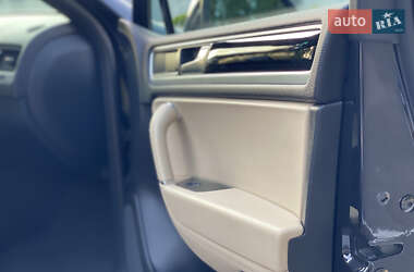 Внедорожник / Кроссовер Volkswagen Touareg 2013 в 