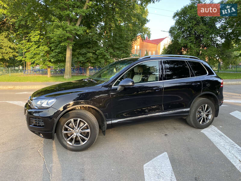 Внедорожник / Кроссовер Volkswagen Touareg 2013 в Виннице