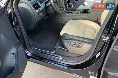 Внедорожник / Кроссовер Volkswagen Touareg 2013 в 