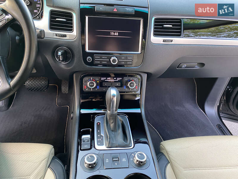 Внедорожник / Кроссовер Volkswagen Touareg 2013 в Виннице