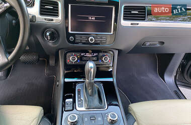 Внедорожник / Кроссовер Volkswagen Touareg 2013 в 