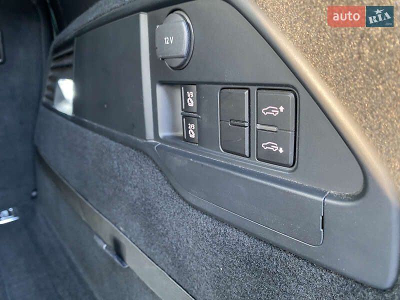Внедорожник / Кроссовер Volkswagen Touareg 2013 в Виннице