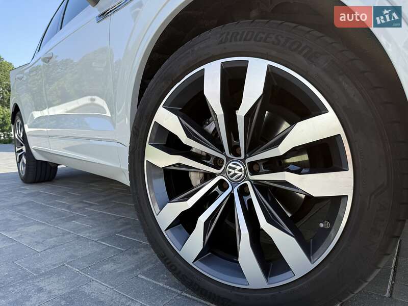 Внедорожник / Кроссовер Volkswagen Touareg 2019 в Луцке