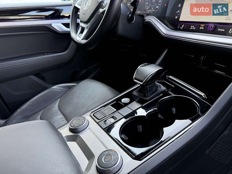 Внедорожник / Кроссовер Volkswagen Touareg 2019 в Луцке