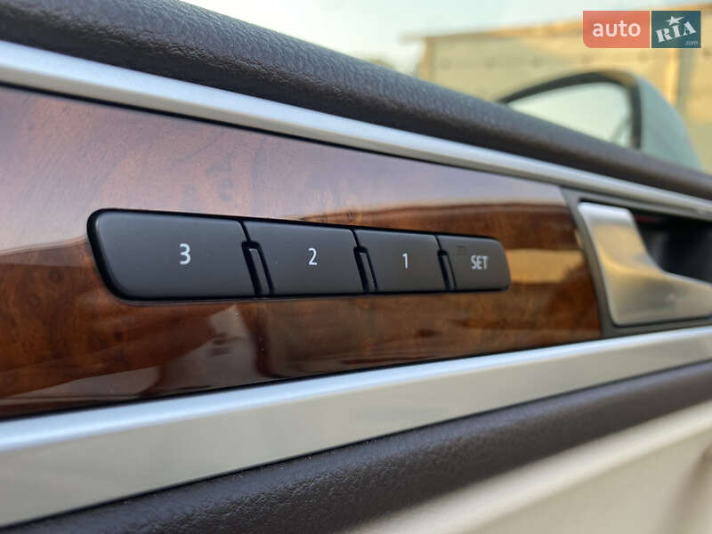 Внедорожник / Кроссовер Volkswagen Touareg 2014 в Виннице