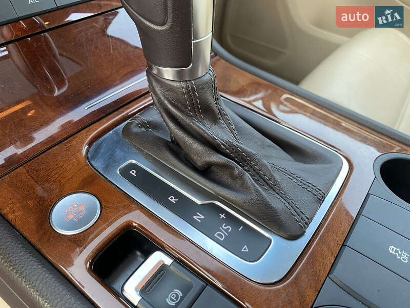 Внедорожник / Кроссовер Volkswagen Touareg 2014 в Виннице