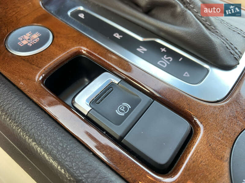 Внедорожник / Кроссовер Volkswagen Touareg 2014 в Виннице