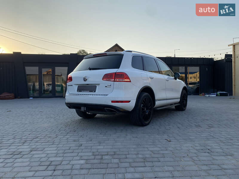 Внедорожник / Кроссовер Volkswagen Touareg 2014 в Виннице