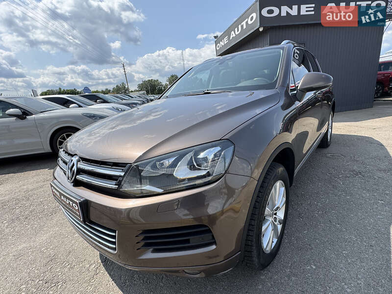 Внедорожник / Кроссовер Volkswagen Touareg 2012 в 