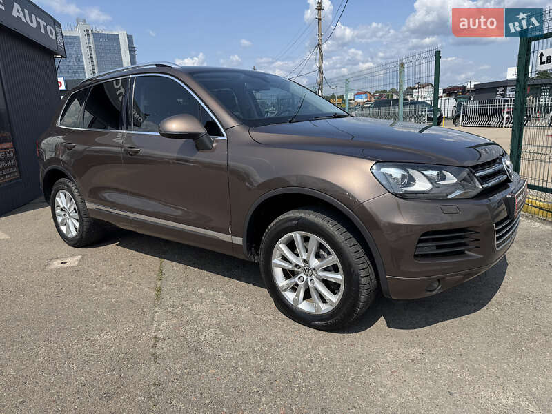 Позашляховик / Кросовер Volkswagen Touareg 2012 в Києві