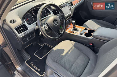Внедорожник / Кроссовер Volkswagen Touareg 2012 в 
