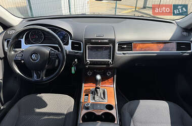 Внедорожник / Кроссовер Volkswagen Touareg 2012 в 