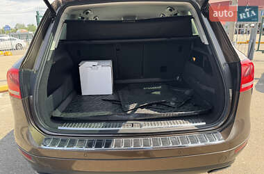 Внедорожник / Кроссовер Volkswagen Touareg 2012 в 