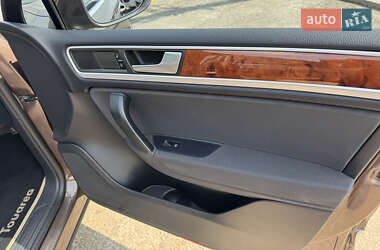 Внедорожник / Кроссовер Volkswagen Touareg 2012 в 