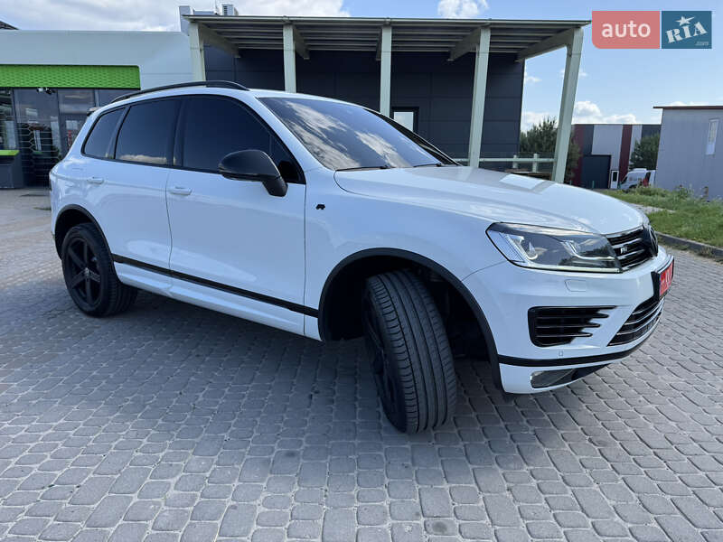 Внедорожник / Кроссовер Volkswagen Touareg 2016 в Дрогобыче