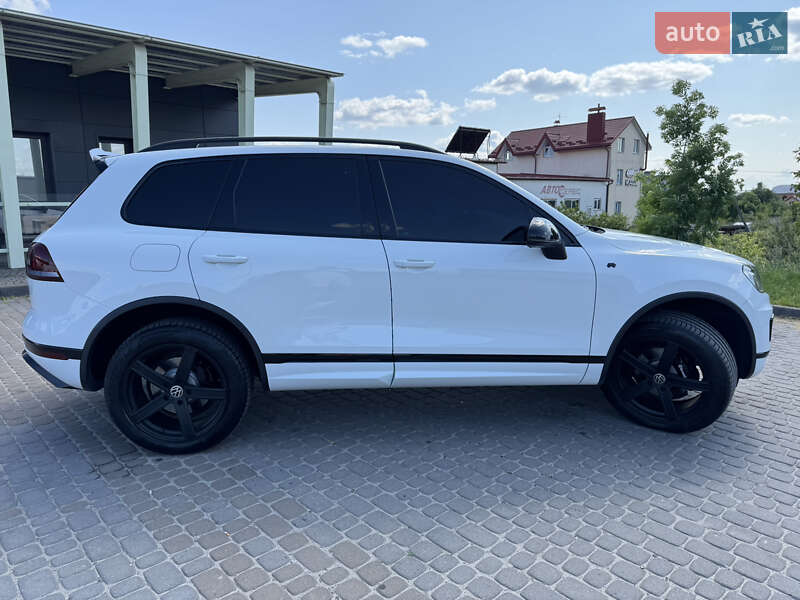 Внедорожник / Кроссовер Volkswagen Touareg 2016 в Дрогобыче