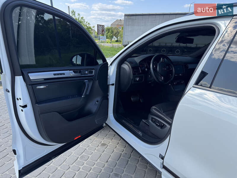 Внедорожник / Кроссовер Volkswagen Touareg 2016 в Дрогобыче