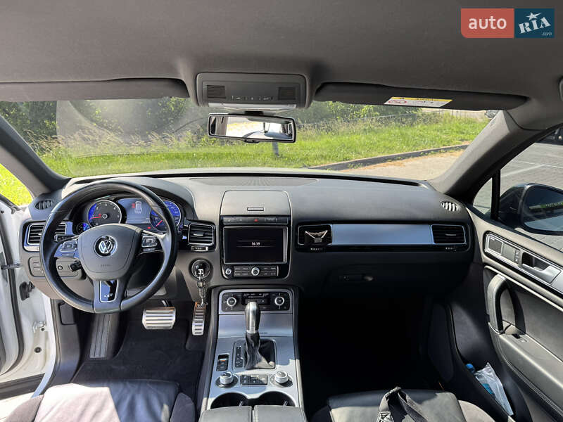 Внедорожник / Кроссовер Volkswagen Touareg 2016 в Дрогобыче