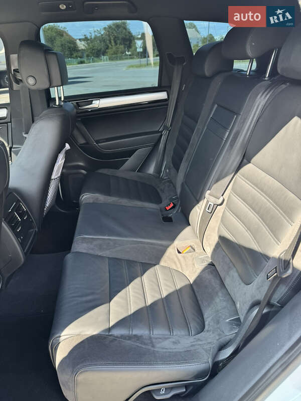 Внедорожник / Кроссовер Volkswagen Touareg 2016 в Дрогобыче