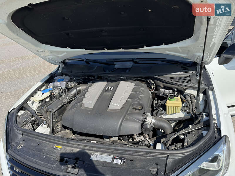 Внедорожник / Кроссовер Volkswagen Touareg 2016 в Дрогобыче