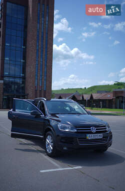 Внедорожник / Кроссовер Volkswagen Touareg 2012 в Киеве