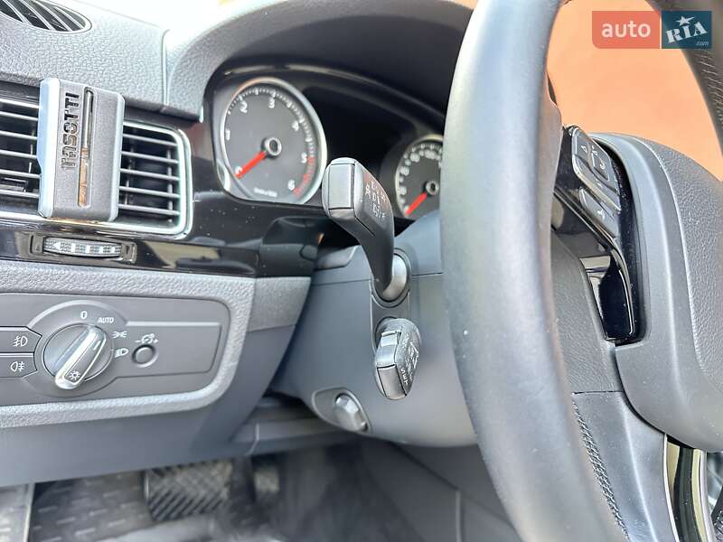 Внедорожник / Кроссовер Volkswagen Touareg 2017 в Белгороде-Днестровском