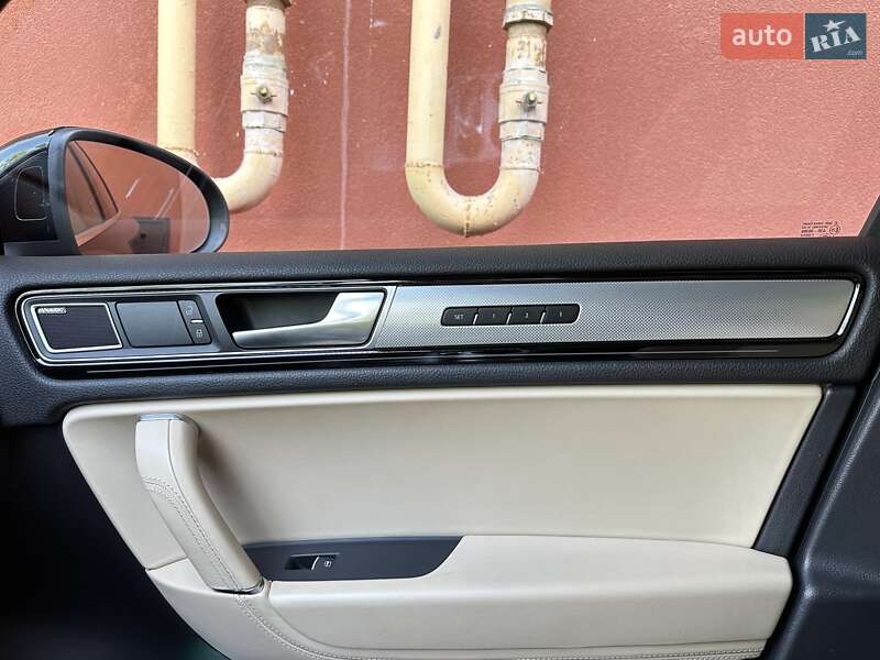 Внедорожник / Кроссовер Volkswagen Touareg 2017 в Белгороде-Днестровском