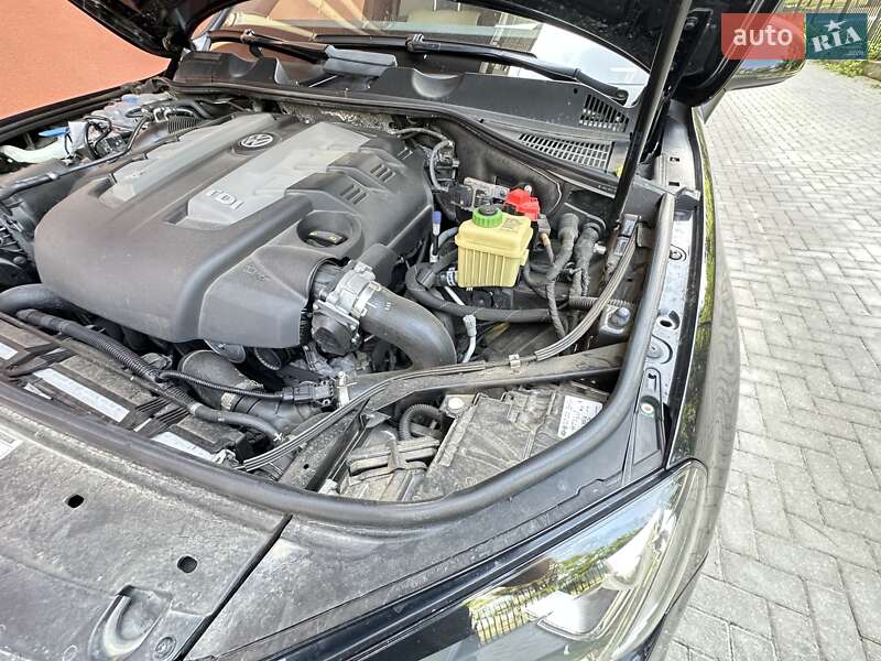 Внедорожник / Кроссовер Volkswagen Touareg 2017 в Белгороде-Днестровском