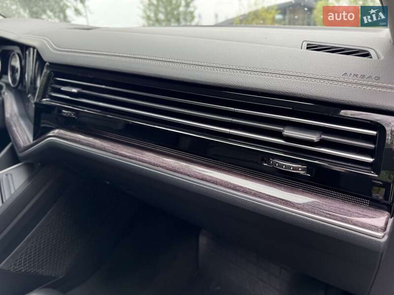 Внедорожник / Кроссовер Volkswagen Touareg 2021 в Киеве