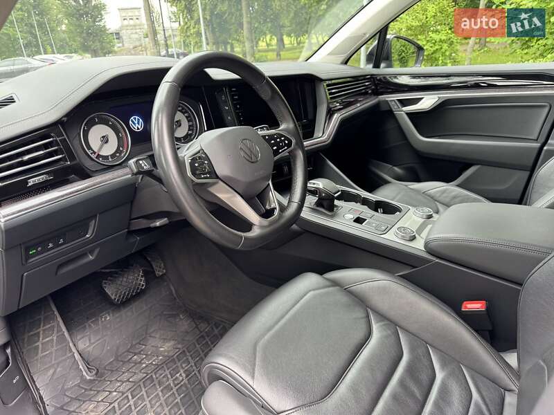 Внедорожник / Кроссовер Volkswagen Touareg 2021 в Киеве