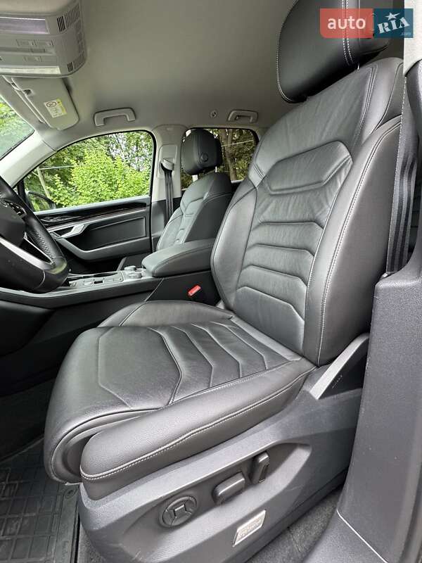 Внедорожник / Кроссовер Volkswagen Touareg 2021 в Киеве