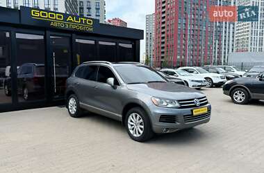 Внедорожник / Кроссовер Volkswagen Touareg 2013 в Киеве