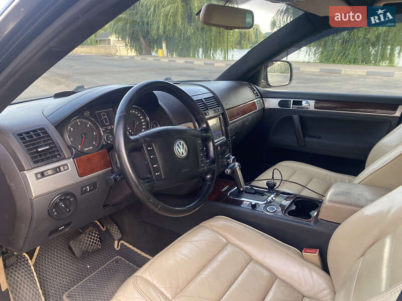 Позашляховик / Кросовер Volkswagen Touareg 2006 в Тростянці