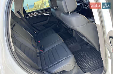Внедорожник / Кроссовер Volkswagen Touareg 2021 в 