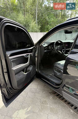 Внедорожник / Кроссовер Volkswagen Touareg 2021 в 