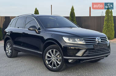 Позашляховик / Кросовер Volkswagen Touareg 2015 в 