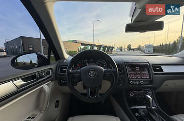 Позашляховик / Кросовер Volkswagen Touareg 2015 в 
