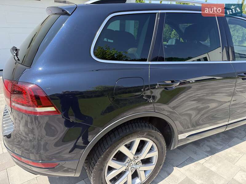 Позашляховик / Кросовер Volkswagen Touareg 2013 в Києві